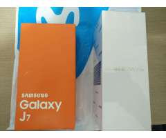 Samsung Galaxy J7 Huawei Nova Lite