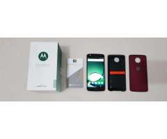 VENDO MOTO Z PLAY EN CAJA MAS MODS ADICIONALES CASI NUEVO
