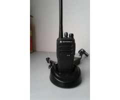 RADIO DIGITAL MOTOROLA DEP450 VHF ,5 Watts 16 canales